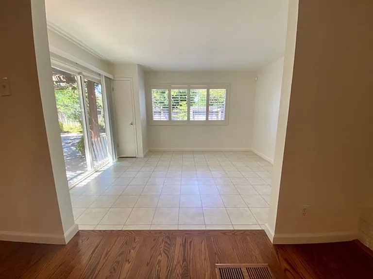 363 Helen Way — Photo 11