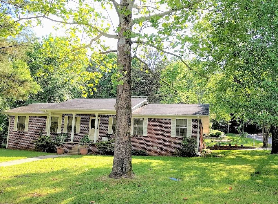Nice shade trees, front