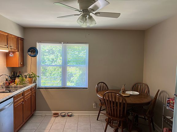 3rd image of 322 Ridgedale Rd APT 1