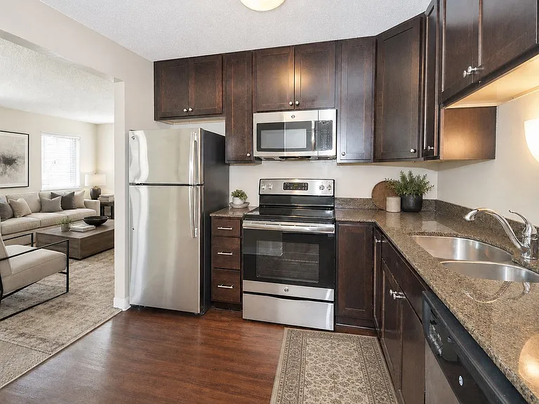 Royal Oaks Apartments — Photo 22