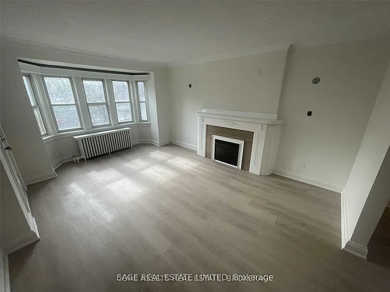 1083 Avenue Rd #4 — Photo 8