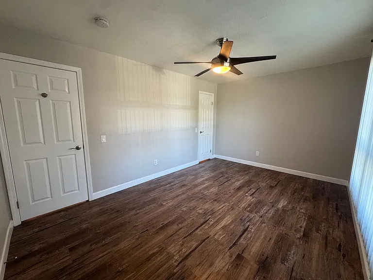 1355 Loma Ave #205 — Photo 19