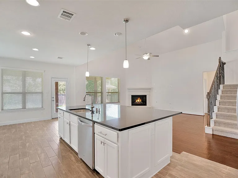 18 Garden Path Pl — Photo 13