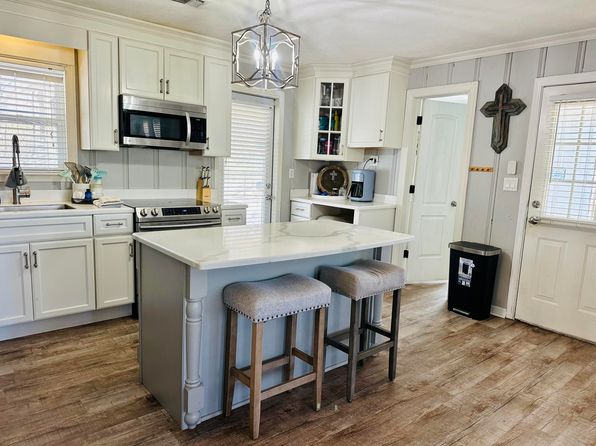 748 Elvis Presley Dr, Tupelo, MS 38804