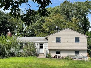 7 Hickory Rd, Bayville, NY 11709