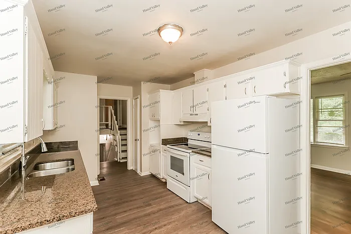 38 Lynhaven Dr — Photo 7