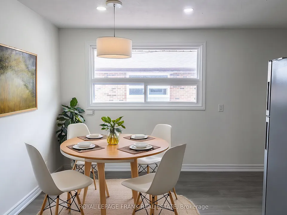 88 Mary St W #1