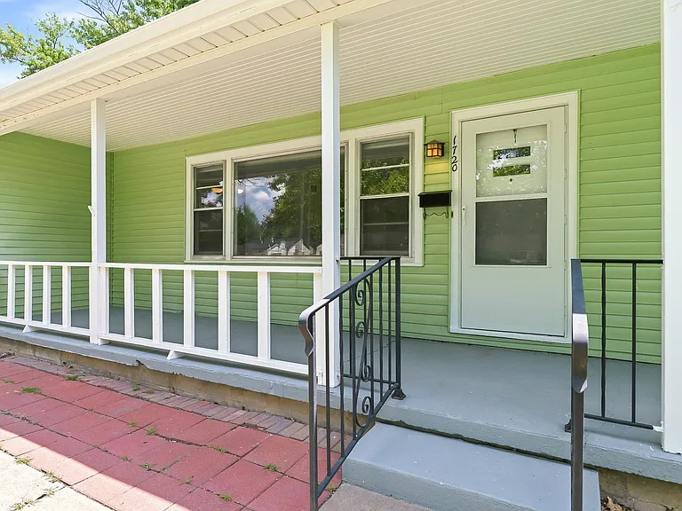 1720 Roanoke St — Photo 2