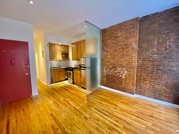 3rd image of 150 E 83rd St APT 3D