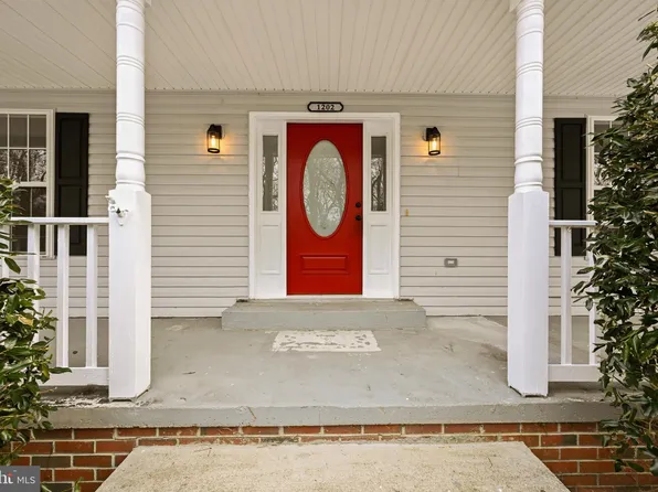 1202 Cordova Dr, Lusby, MD 20657