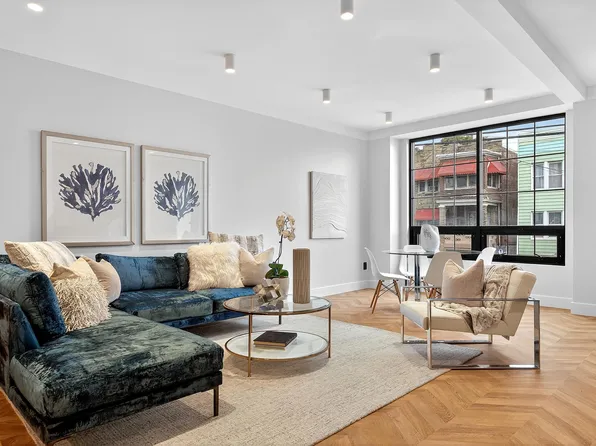 31 Bayview Avenue image 3 of 37