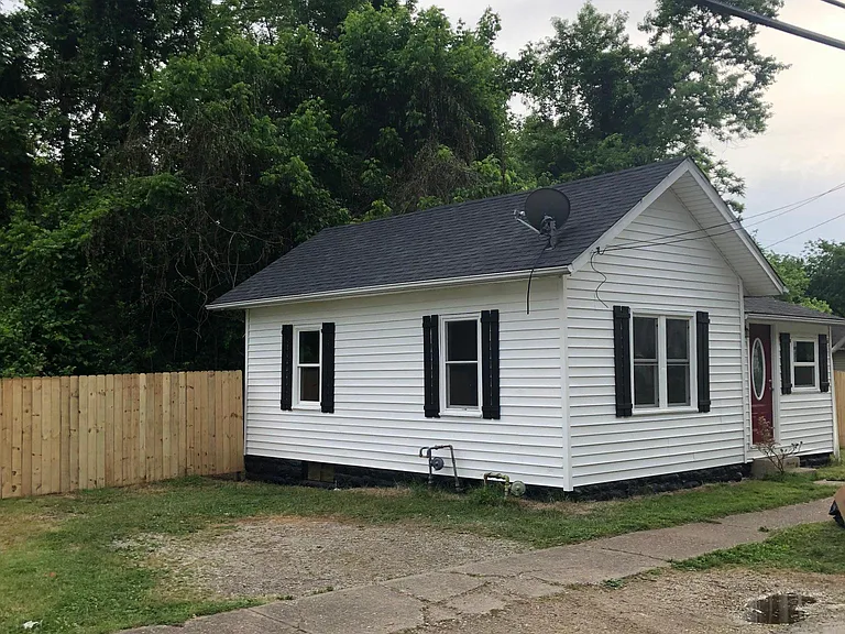 1521 Harvey Rd — Photo 2
