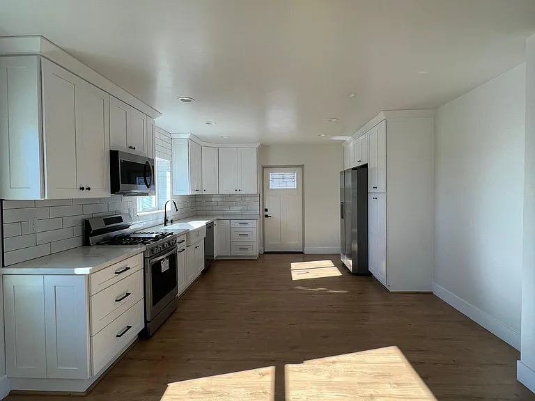 2512 I St — Photo 3