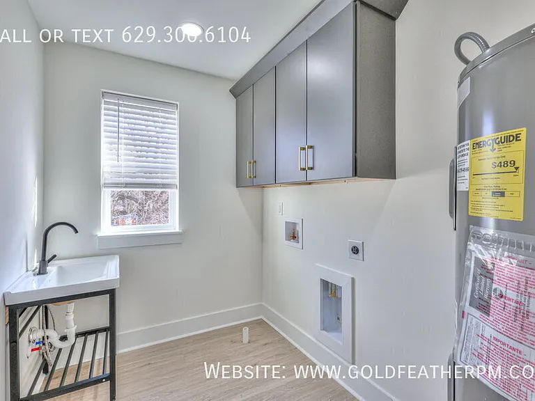 402B E Trinity Ln — Photo 31