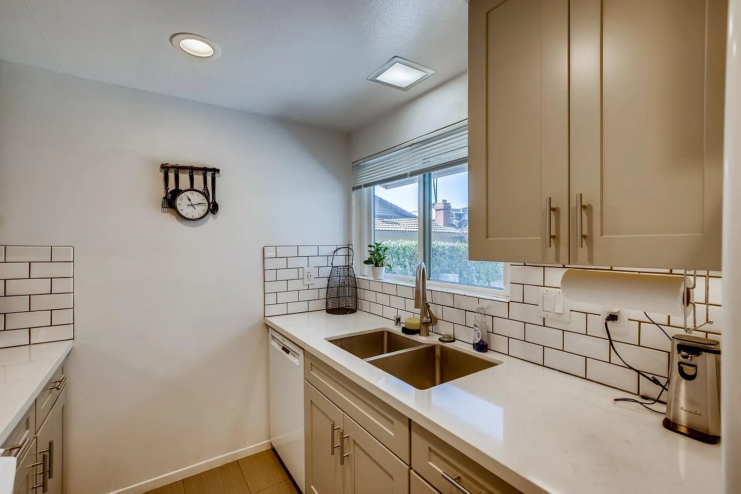 2 bed, 1034 sqft, $3,600 — Photo 4