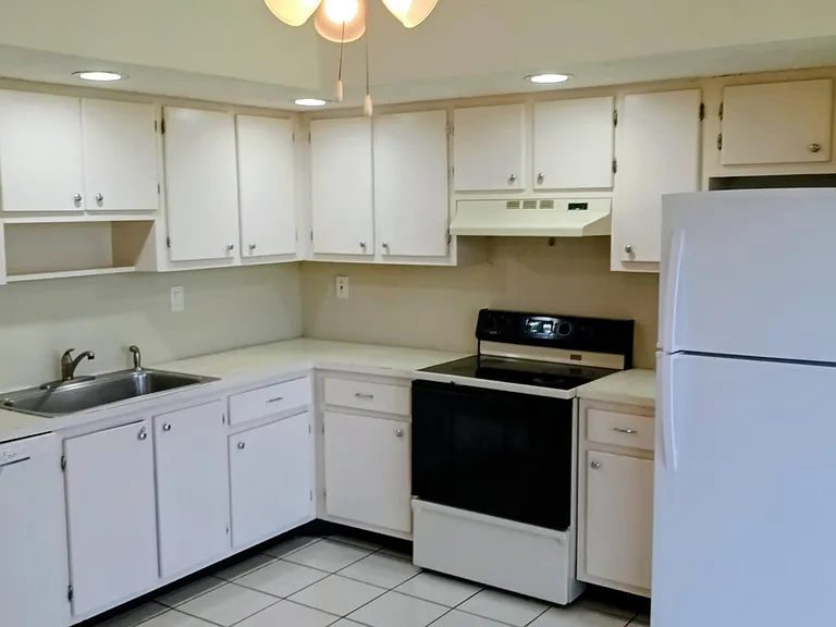 8015 SW 107th Ave #218 — Photo 2