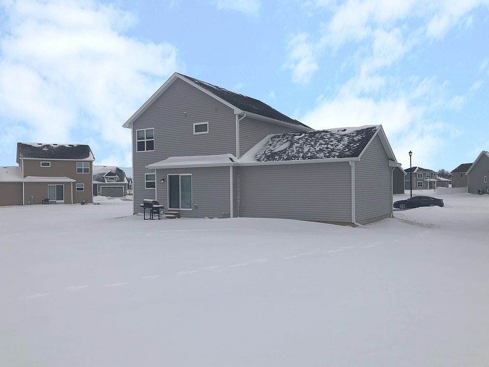2nd image of 837 Yellowwood Pl