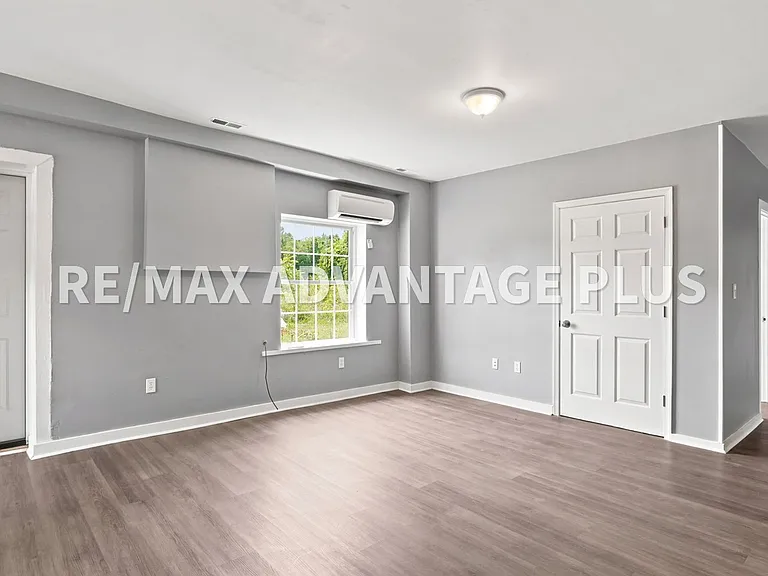 327 Thomas Jefferson Hwy — Photo 35