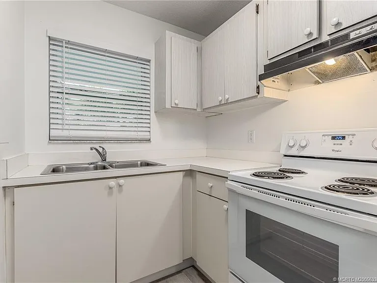 660 SW Bryant Ave #10 — Photo 7