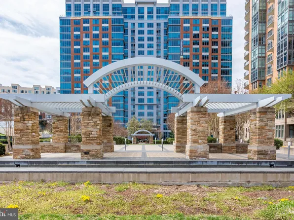 8220 Crestwood Heights Dr APT 705, Mc Lean, VA 22102