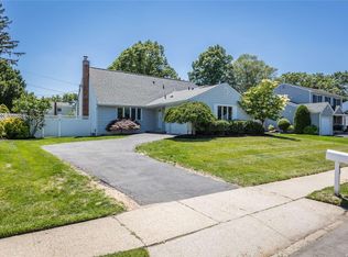 43 Arcadia Dr, Dix Hills, NY 11746