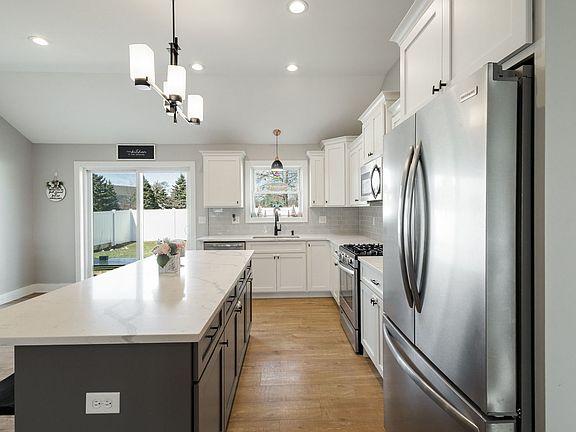 5th image of 1059 Hummingbird Ln