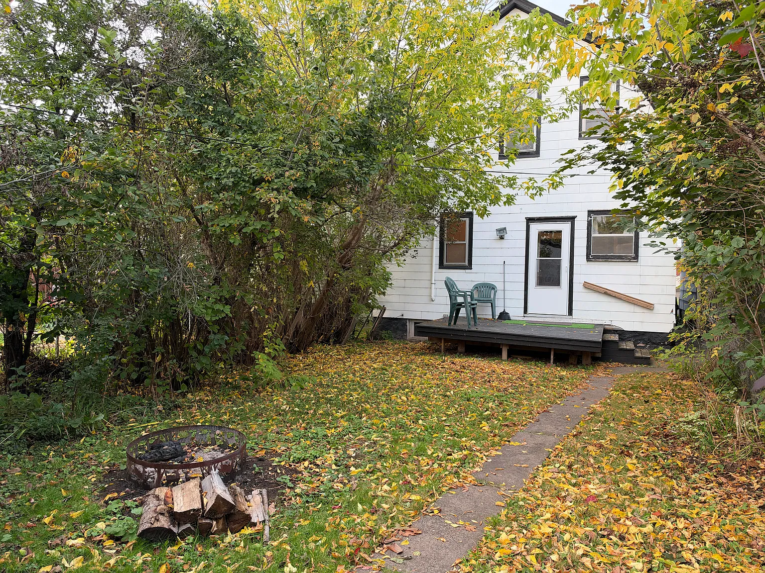 3 bed, 1.5 bath, 1700 sqft, $1,900 — Photo 2
