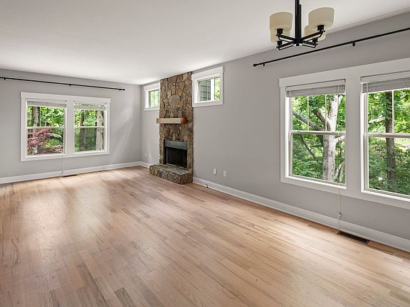 4th image of 34 Pinecroft Rd