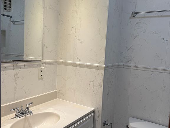 3rd image of 250 W 100th St #209