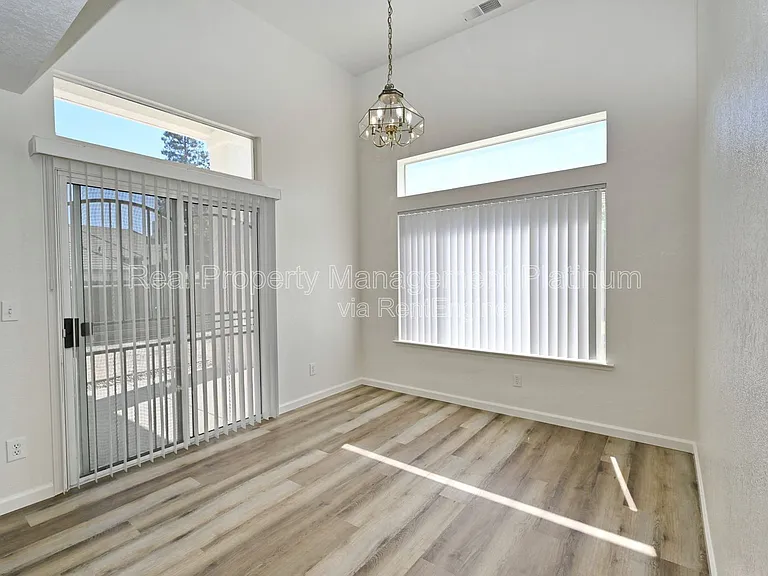 2233 E Christopher Dr — Photo 18
