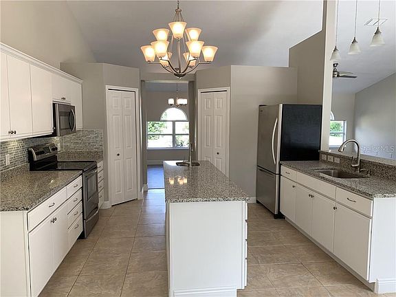 5th image of 16447 Meredrew Ln