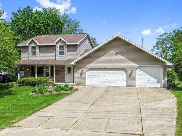1145 Crestwood Dr, Green Bay, WI 54313