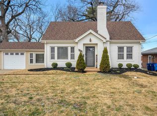 859 Rue Saint Jacques St, Florissant, MO 63031