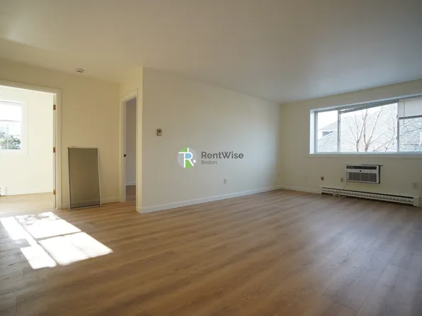 13 Embassy Rd, Brighton, MA