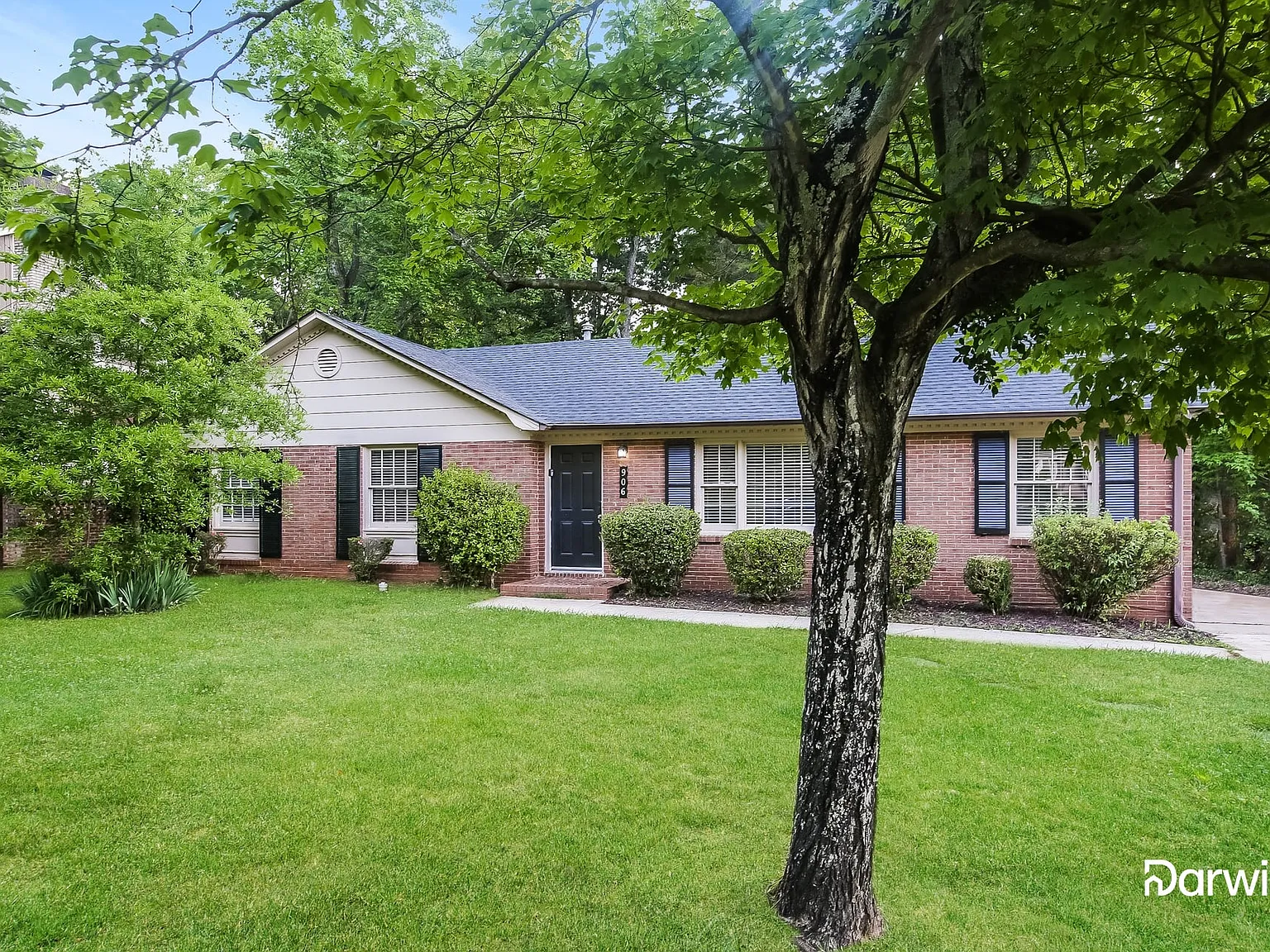 3 bed, 2.0 bath, 1618 sqft, $2,085 — Photo 2