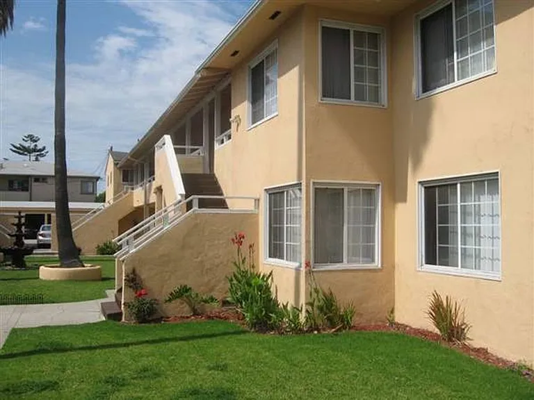 715 E Hardy St — Photo 3