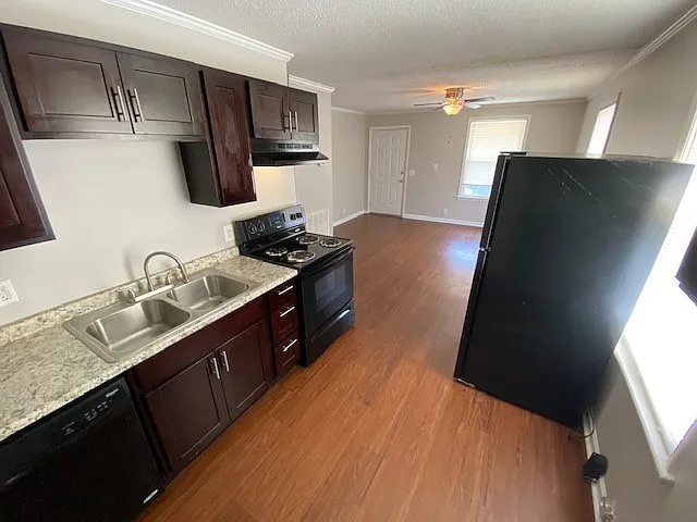 2 bed, 1.0 bath, 670 sqft, $1,095 — Photo 3