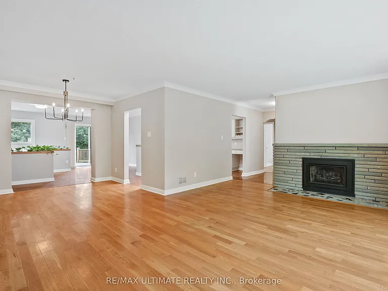 121 Elvaston Dr — Photo 4