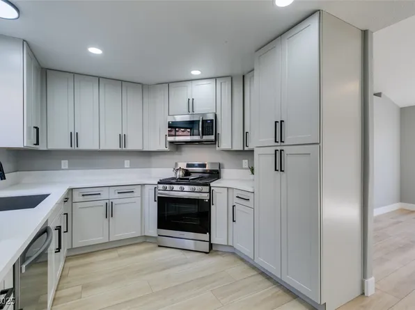 708 Sarajane Ln, Las Vegas, NV 89107
