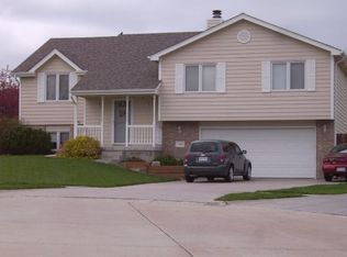 3300 Canyon Ct, Lincoln, NE 68516