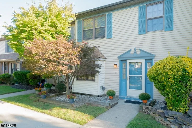 14 Exeter Ct photo 1