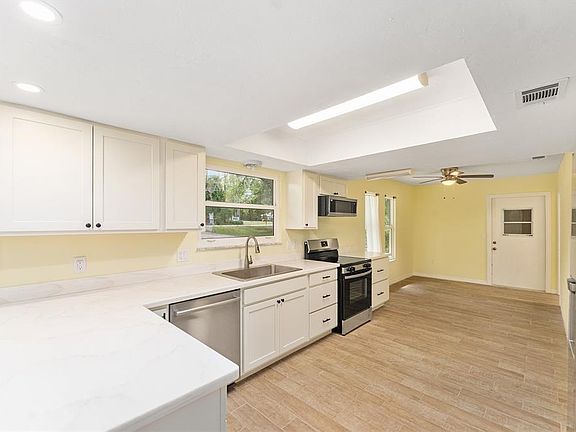 4th image of 813 SW 99TH STREET