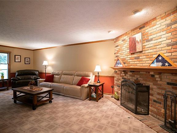 4th image of 1490 Sackett Hills Dr