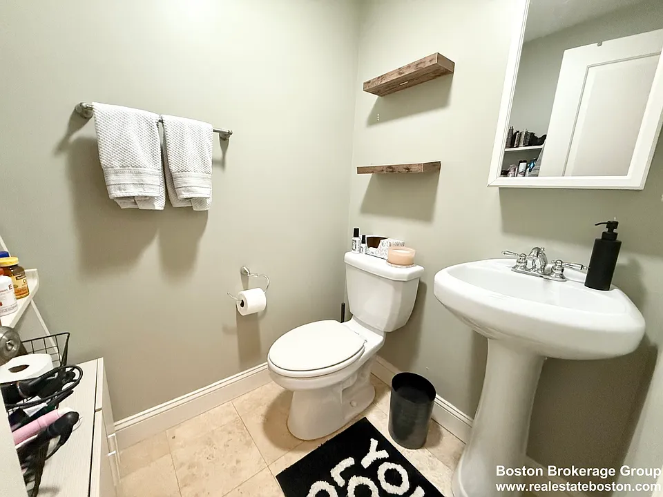 195 W 3rd St #1