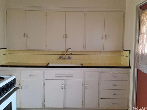 4th image of 203 E Harper St