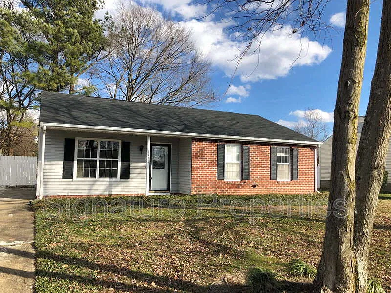 3 bed, 1.0 bath, 1128 sqft, $1,650 — Photo 4