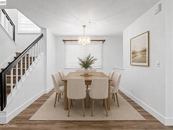 4th image of 1059 Bellflower St