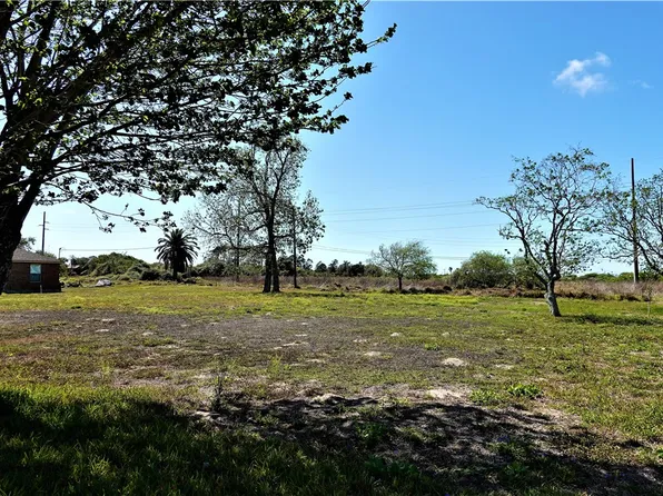 627 8th St, Ingleside, TX 78362