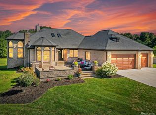 5828 Oakhill Rd, Ortonville, MI 48462
