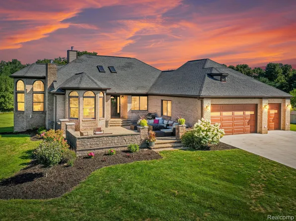 5828 Oakhill Rd, Ortonville, MI 48462